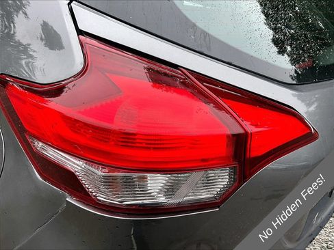Used 2019 Nissan Kicks S FWD image 18