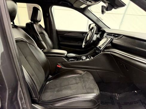 Used 2023 Jeep Grand Cherokee Altitude image 19