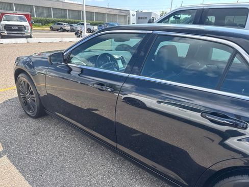 Used 2014 Chrysler 300 AWD w/ Driver Convenience Group image 16
