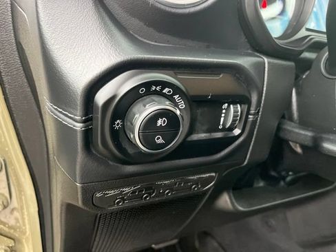 Used 2025 Jeep Gladiator Sport AWD/4WD image 14