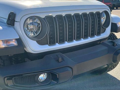 New 2025 Jeep Gladiator Sport image 30