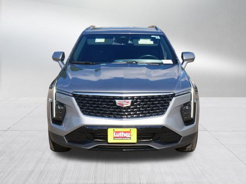 Used 2025 Cadillac XT4 Premium Luxury image 2