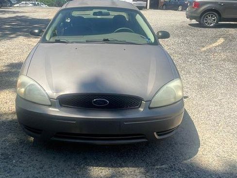 Used 2006 Ford Taurus SE FWD image 3