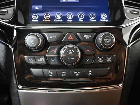 Used 2021 Jeep Grand Cherokee Overland AWD/4WD image 31