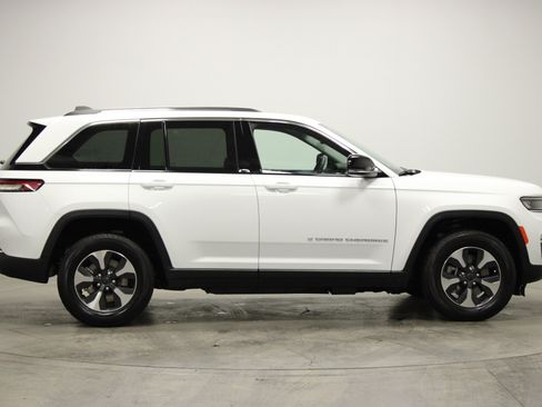 Used 2023 Jeep Grand Cherokee 4WD 4xe image 9