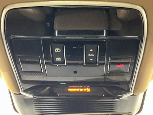 Certified 2023 Land Rover Range Rover SE image 13