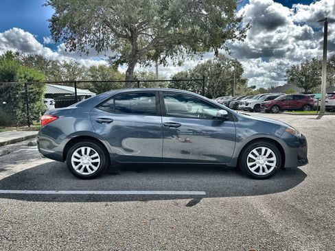 Used 2018 Toyota Corolla LE image 10