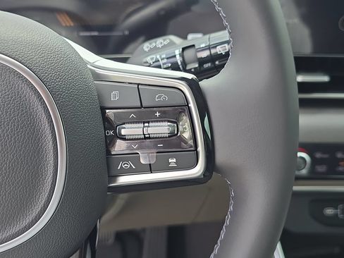 New 2026 Kia Carnival EX FWD image 32