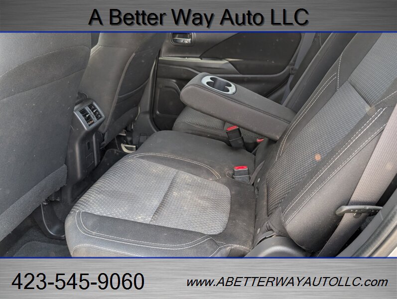 Used 2020 Mitsubishi Outlander ES FWD image 16