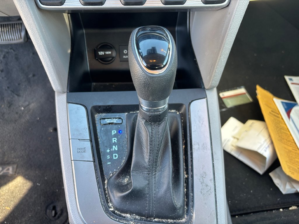 Used 2020 Hyundai Elantra SE FWD image 9