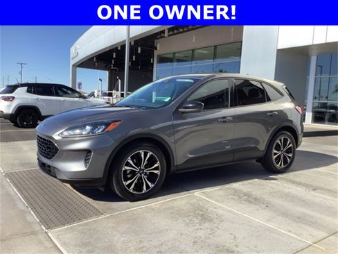 Used 2021 Ford Escape SE w/ SE Sport Appearance Package image 2