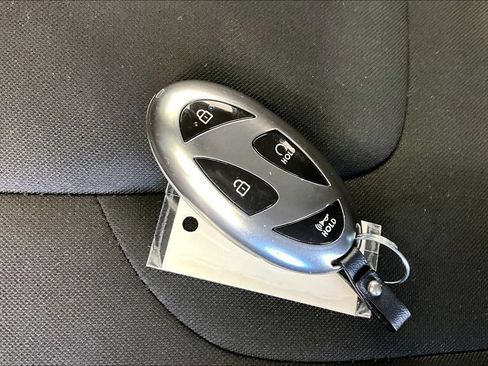 Used 2024 Hyundai Elantra Blue FWD image 10