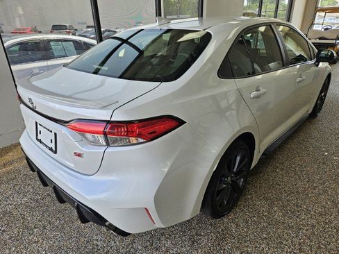 Used 2023 Toyota Corolla SE FWD image 2