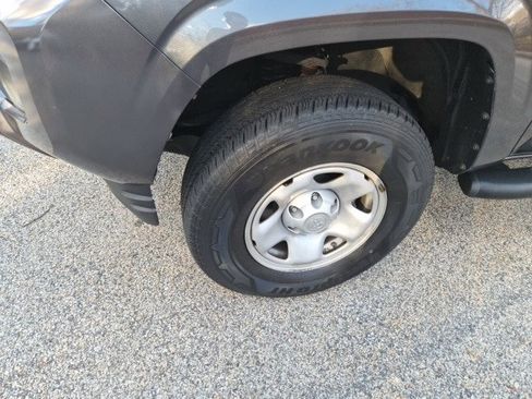 Used 2022 Toyota Tacoma SR image 6