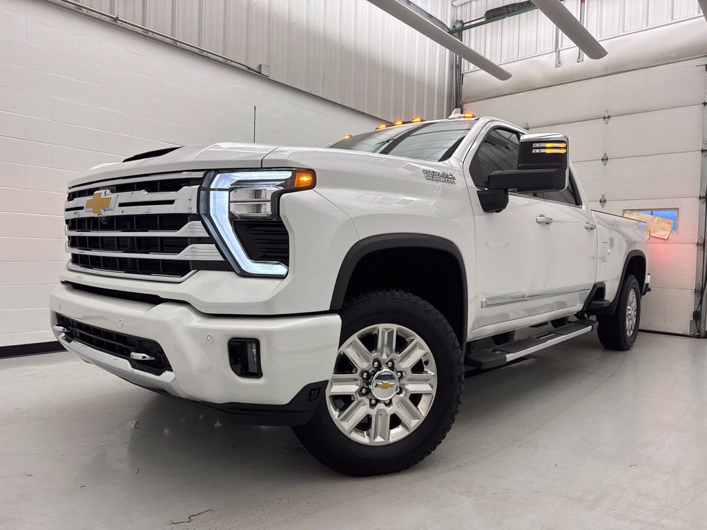 Used 2025 Chevrolet Silverado 3500 High Country w/ High Country Premium Package AWD/4WD image 3