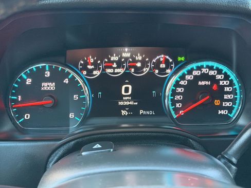 Used 2017 Chevrolet Suburban LT image 25