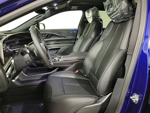 New 2026 Cadillac Lyriq Signature Sport image 10