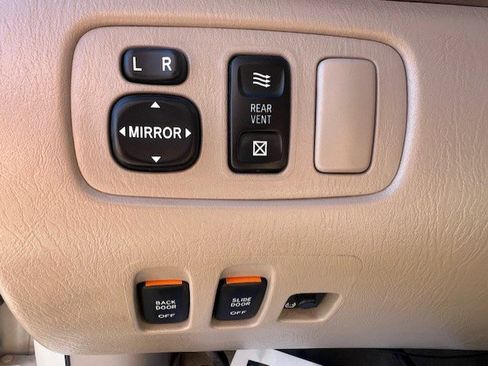 Used 2008 Toyota Sienna XLE image 9