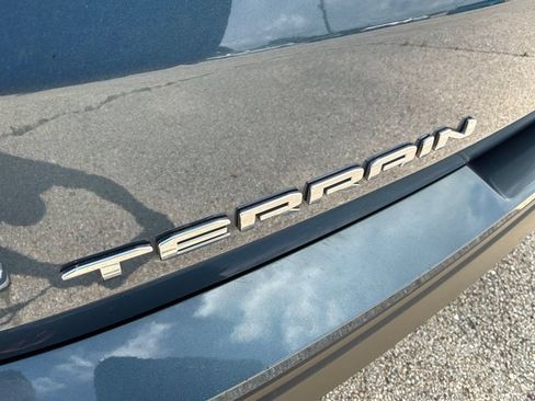 Used 2024 GMC Terrain SLE AWD/4WD image 31
