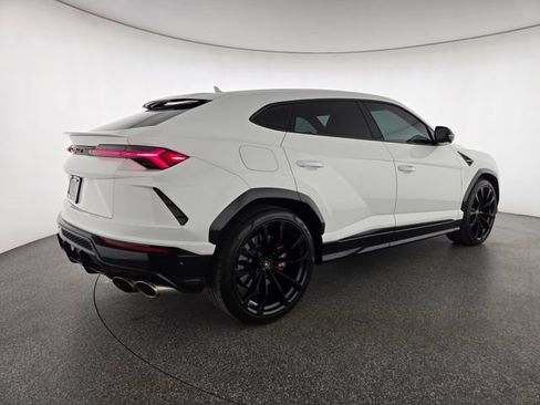 Used 2022 Lamborghini Urus AWD/4WD image 2