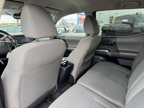 Used 2017 Toyota Tacoma SR5 w/ Tow Package image 30