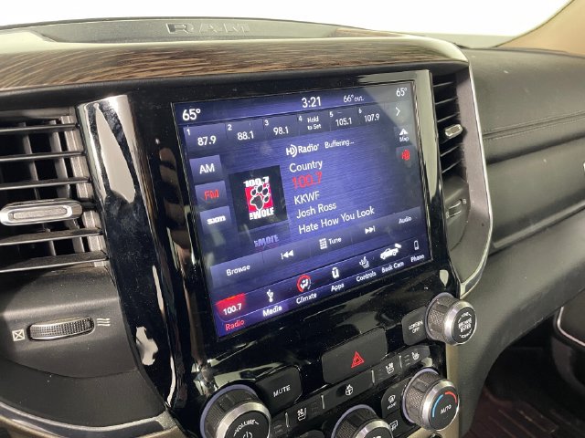 Used 2019 RAM 1500 Laramie AWD/4WD image 7