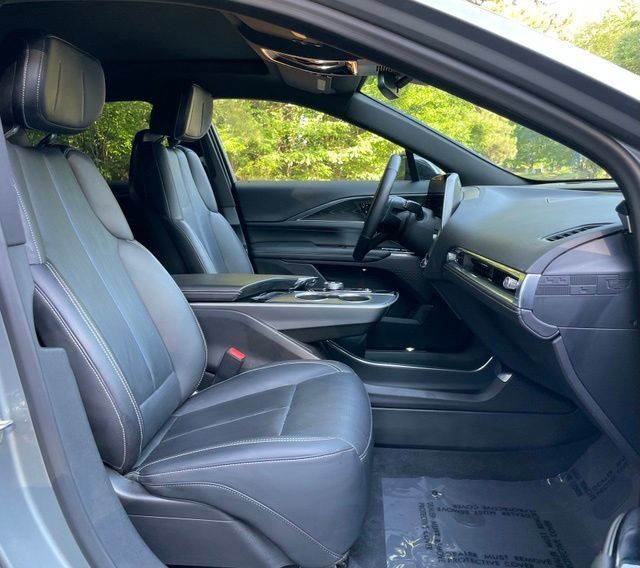 Used 2024 Cadillac Lyriq Luxury AWD/4WD image 21