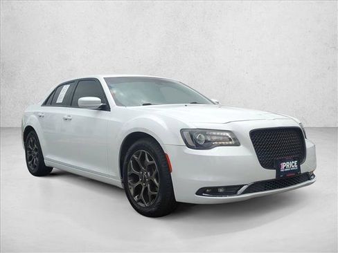 Used 2018 Chrysler 300 S image 3