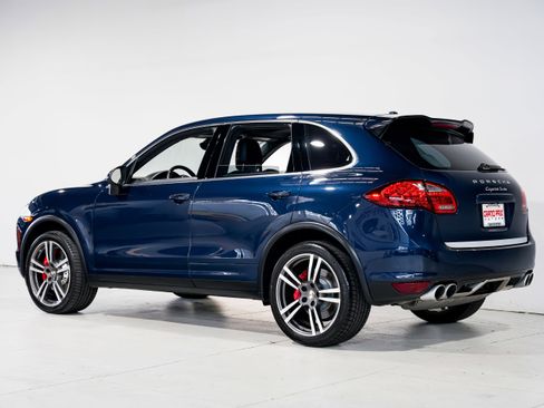 Used 2012 Porsche Cayenne Turbo image 8