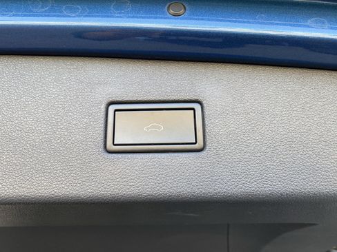 Used 2019 Volkswagen Tiguan SEL AWD/4WD image 16