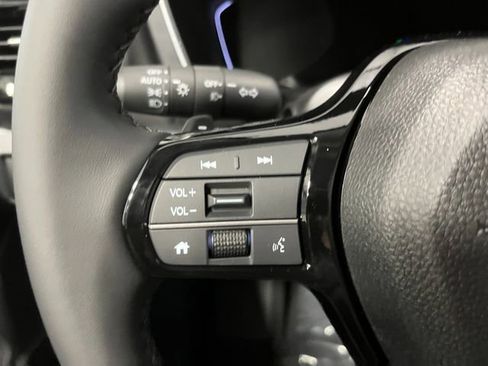 New 2025 Honda Pilot Touring image 10