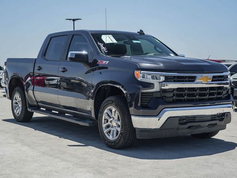 Used 2022 Chevrolet Silverado 1500 LT AWD/4WD image 5