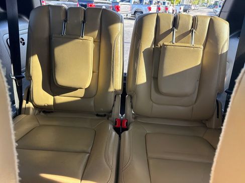 Used 2017 Ford Explorer XLT w/ Equipment Group 202A AWD/4WD image 23