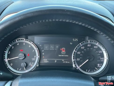 Used 2023 Toyota Highlander XLE FWD image 24