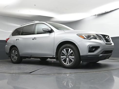 Used 2020 Nissan Pathfinder S image 21