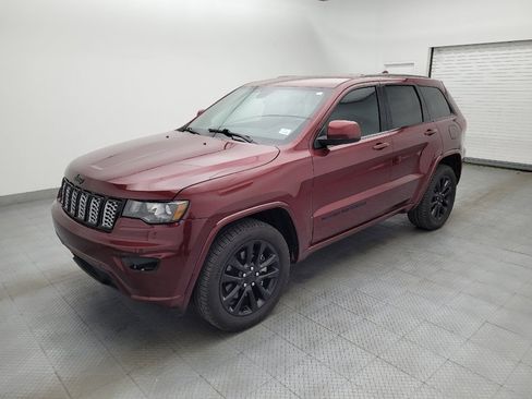 Used 2021 Jeep Grand Cherokee Laredo X image 2