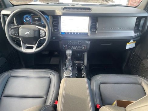 New 2025 Ford Bronco Badlands image 12