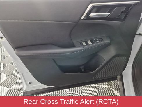 Used 2023 Mitsubishi Outlander SE FWD image 11