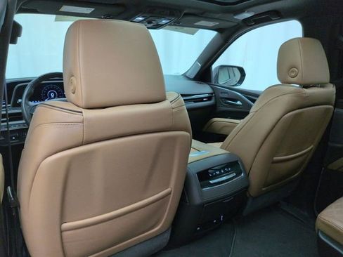 Certified 2023 Cadillac Escalade Premium Luxury w/ Performance Package AWD/4WD image 23