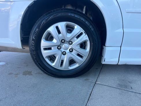 Used 2017 Dodge Grand Caravan SE w/ Power Window Group image 39