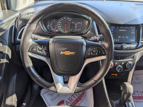 Used 2020 Chevrolet Trax LT w/ LT Convenience Package AWD/4WD image 14