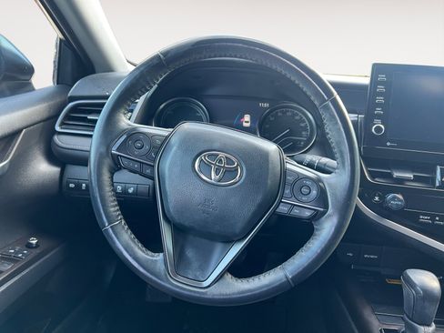 Used 2022 Toyota Camry XSE image 12