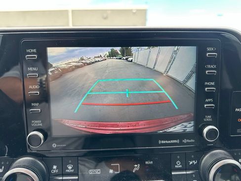 Used 2021 Toyota Highlander XLE AWD/4WD image 15