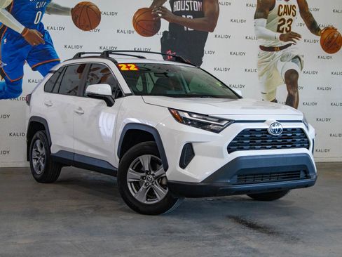 Used 2022 Toyota RAV4 XLE w/ Convenience Package image 2