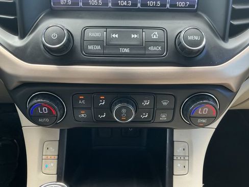 Used 2019 GMC Acadia Denali w/ Technology Package FWD image 18
