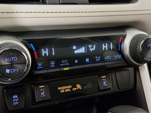 Used 2021 Toyota RAV4 XLE Premium image 19