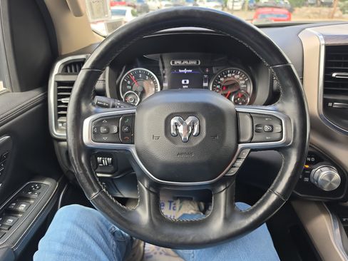 Used 2019 RAM 1500 Laramie AWD/4WD image 21