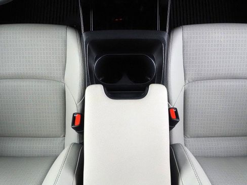 Used 2023 Toyota bZ4X Limited image 33