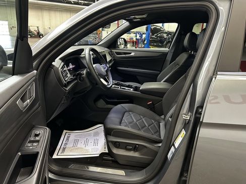 Used 2024 Volkswagen Atlas Cross Sport SE image 8