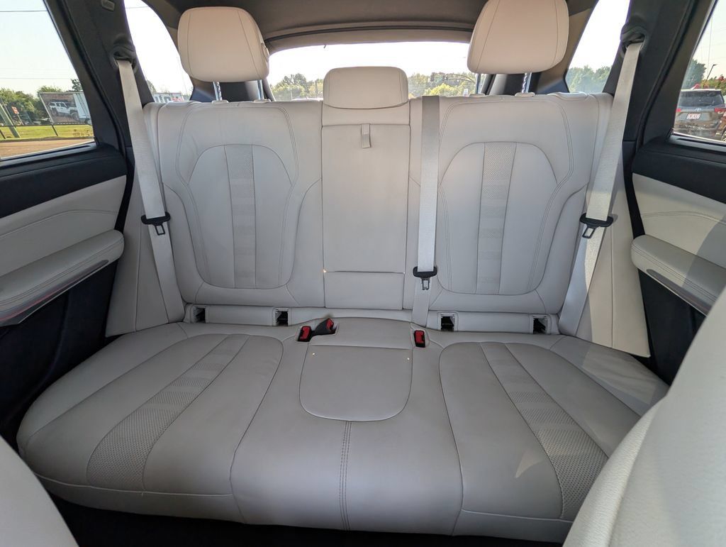 Used 2022 BMW X5 sDrive40i w/ Premium Package RWD image 11